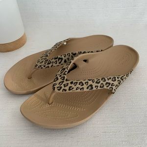 CROCS Kadee II Gold Leopard Flip Flop Sandals Woman’s 9